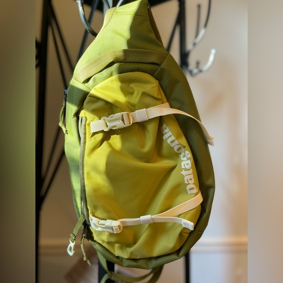 Patagonia Atom Sling Bag 8L: graze green - Picture 3 of 5